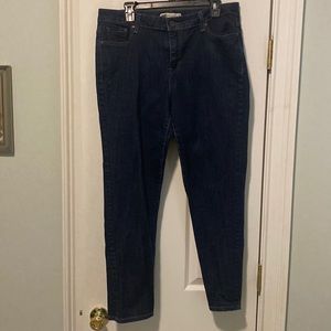 Levi’s mid-rise skinny jeans